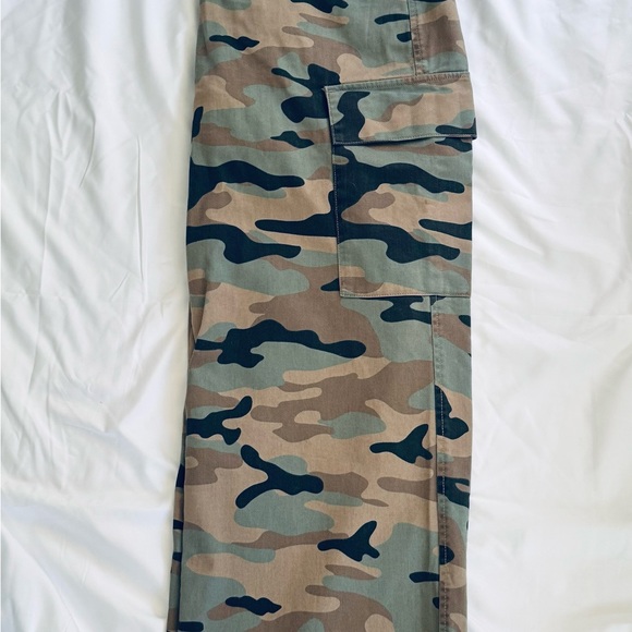 GAP Camouflage Cargo Pants - Black and Tan Size 12 - Picture 2 of 10